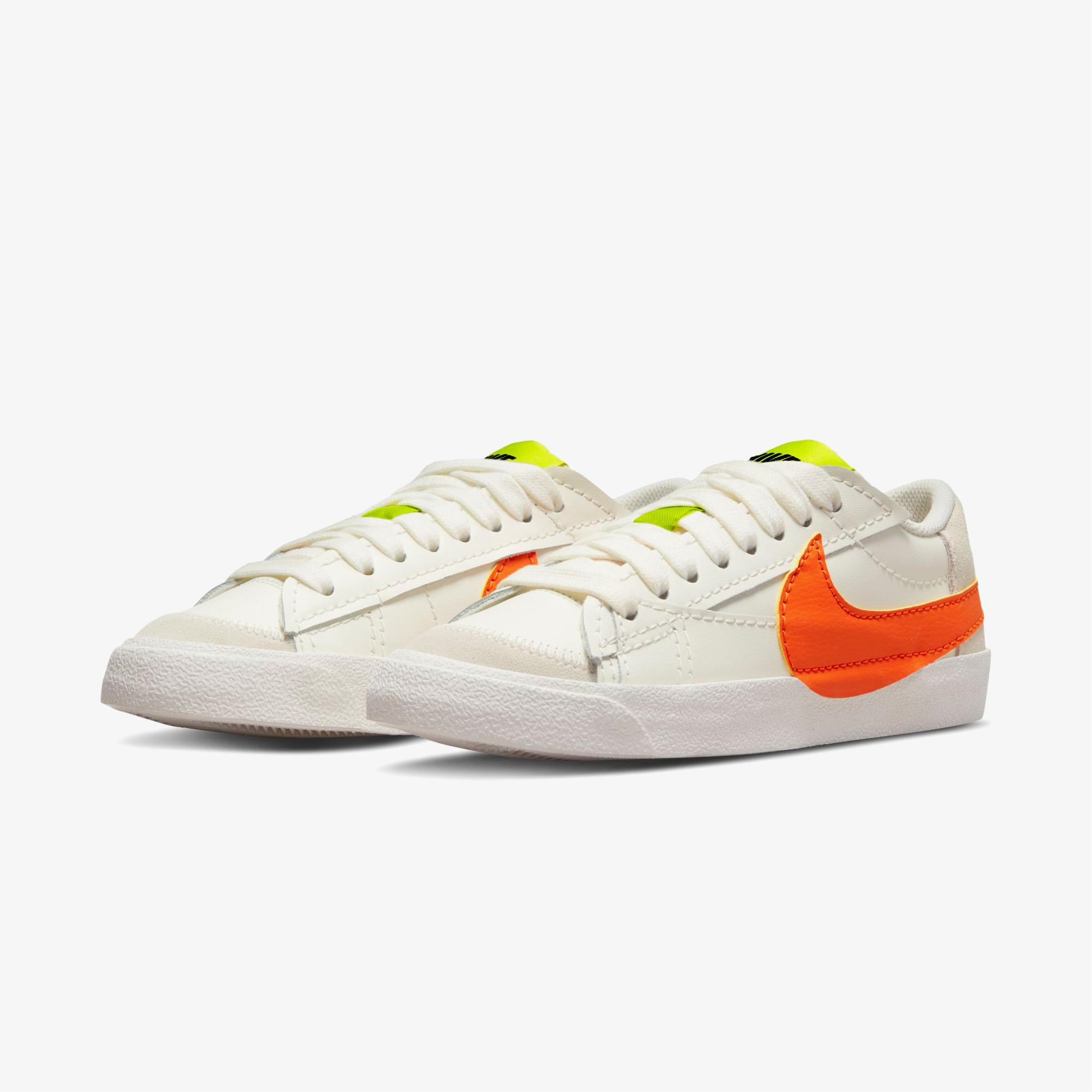  Nike Blazer Low 77 Jumbo Kadın Beyaz Sneaker