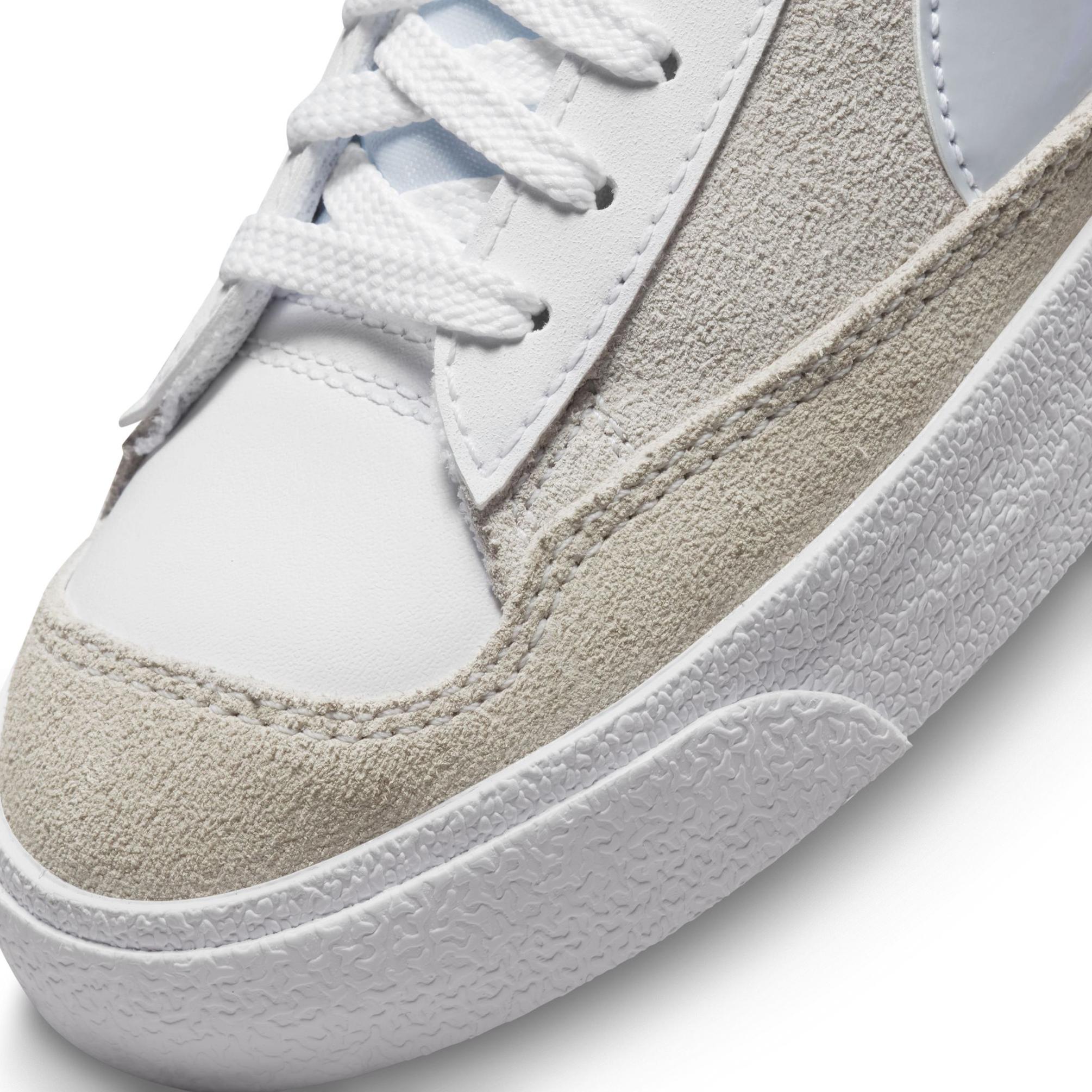  Nike Blazer Mid 77 SE Kadın Beyaz Sneaker
